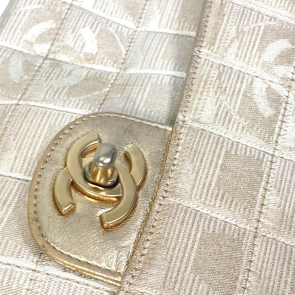 CHANEL Beige Shoulder Bag - Picture 13 of 16
